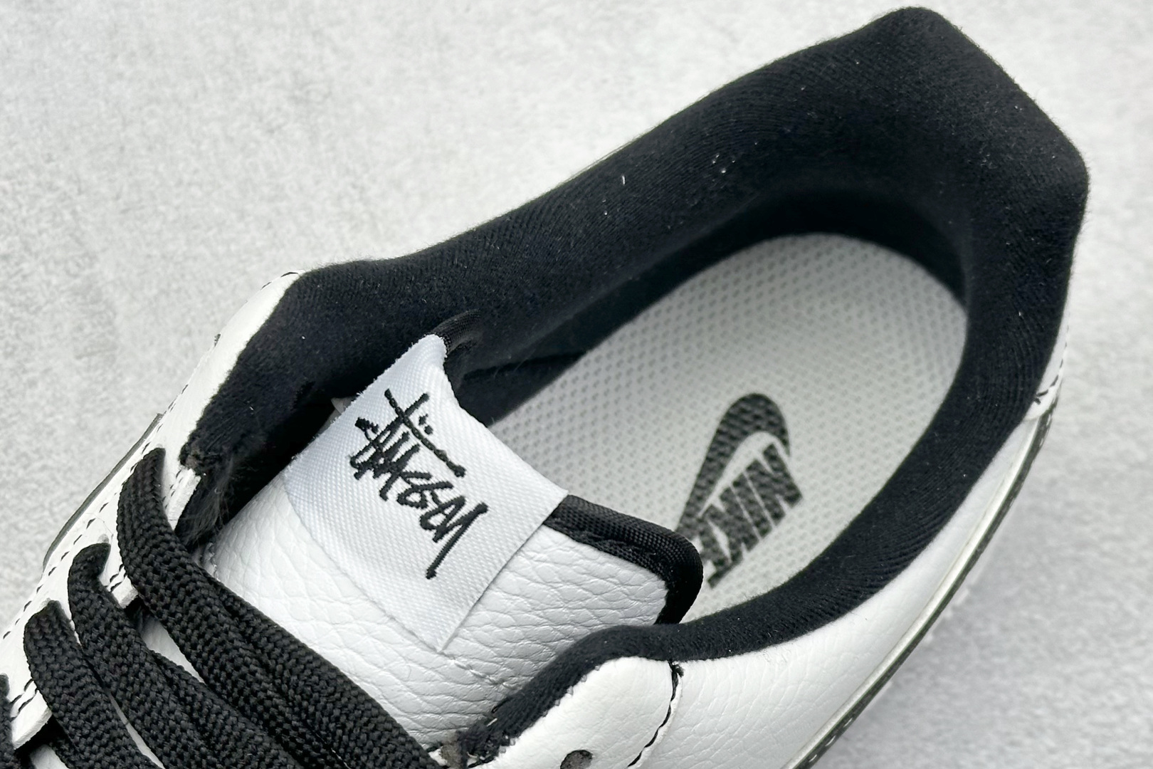  
Nike Air Force 1 Low 07 x Stussy 白黑小钩
原楦头原纸板 打造纯正低