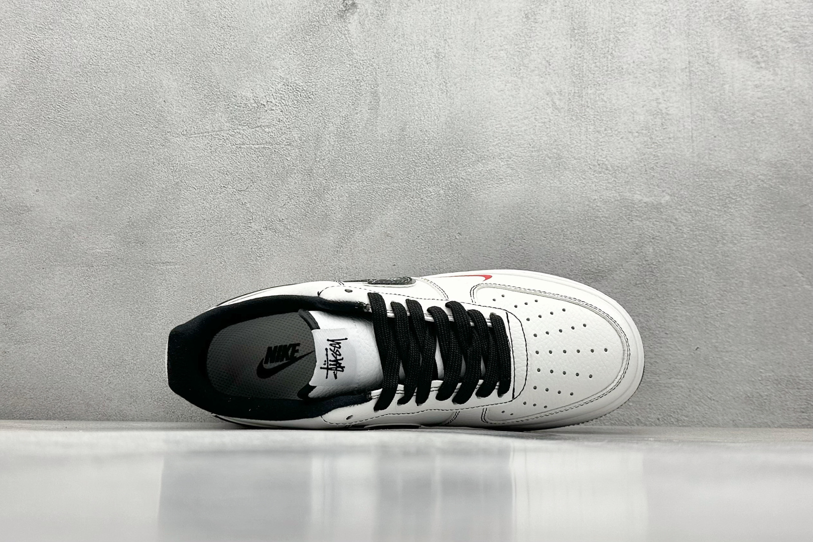  
Nike Air Force 1 Low 07 x Stussy 白黑小钩
原楦头原纸板 打造纯正低