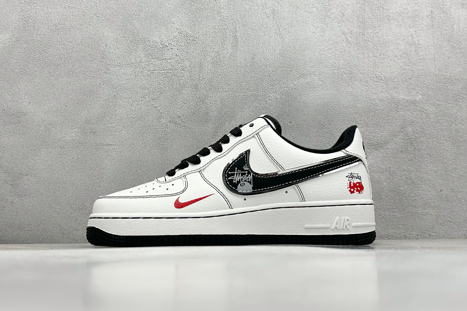  
Nike Air Force 1 Low 07 x Stussy 白黑小钩
原楦头原纸板 打造纯正低