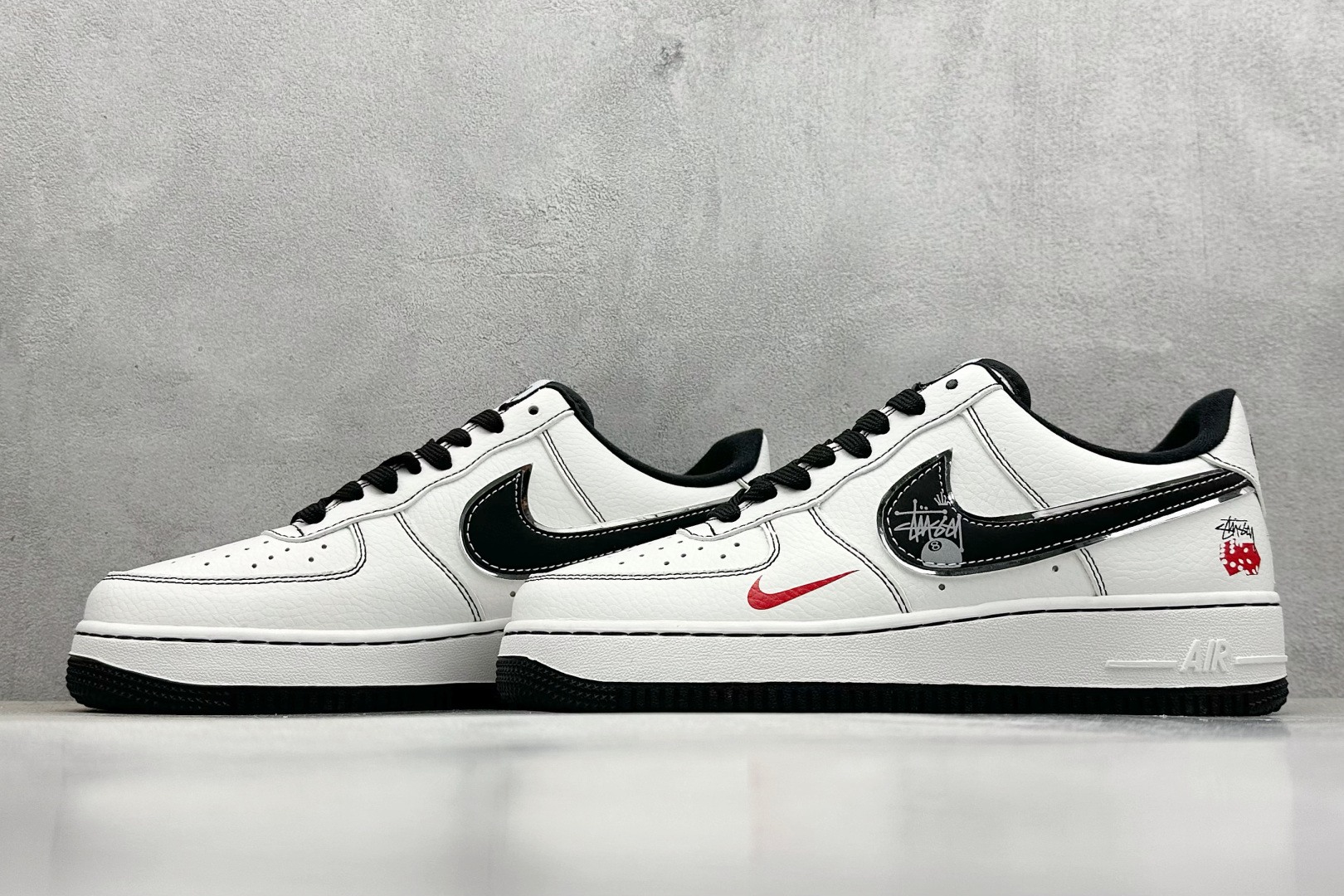  
Nike Air Force 1 Low 07 x Stussy 白黑小钩
原楦头原纸板 打造纯正低