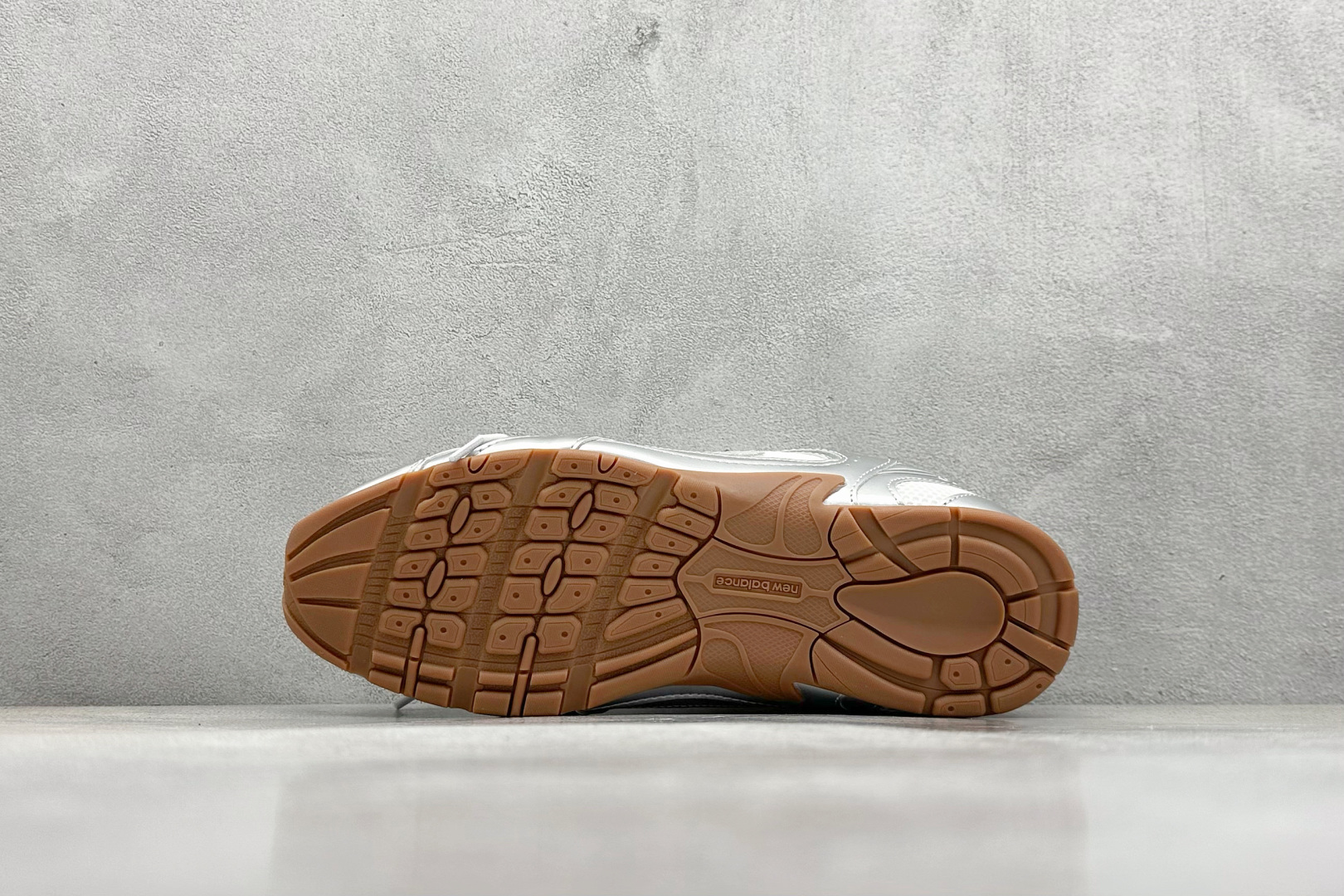  
J版 Miu Miu x New Balance联名款运动鞋
New Balance 530 学院风