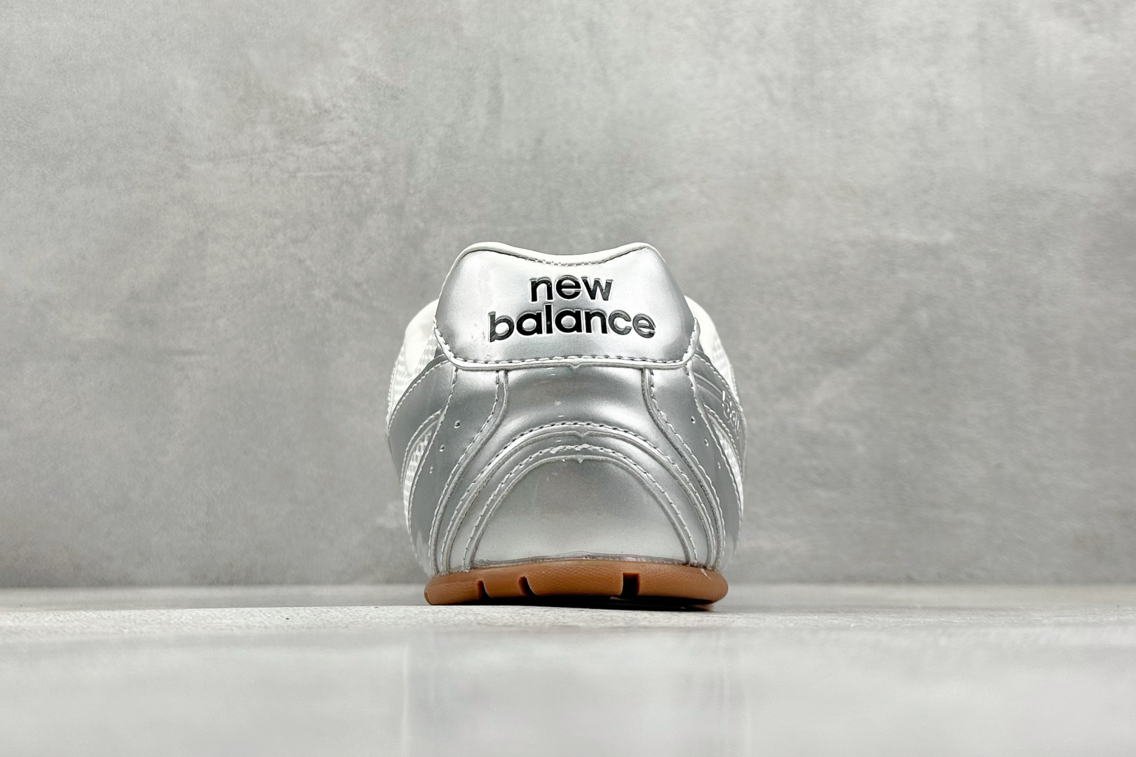  
J版 Miu Miu x New Balance联名款运动鞋
New Balance 530 学院风