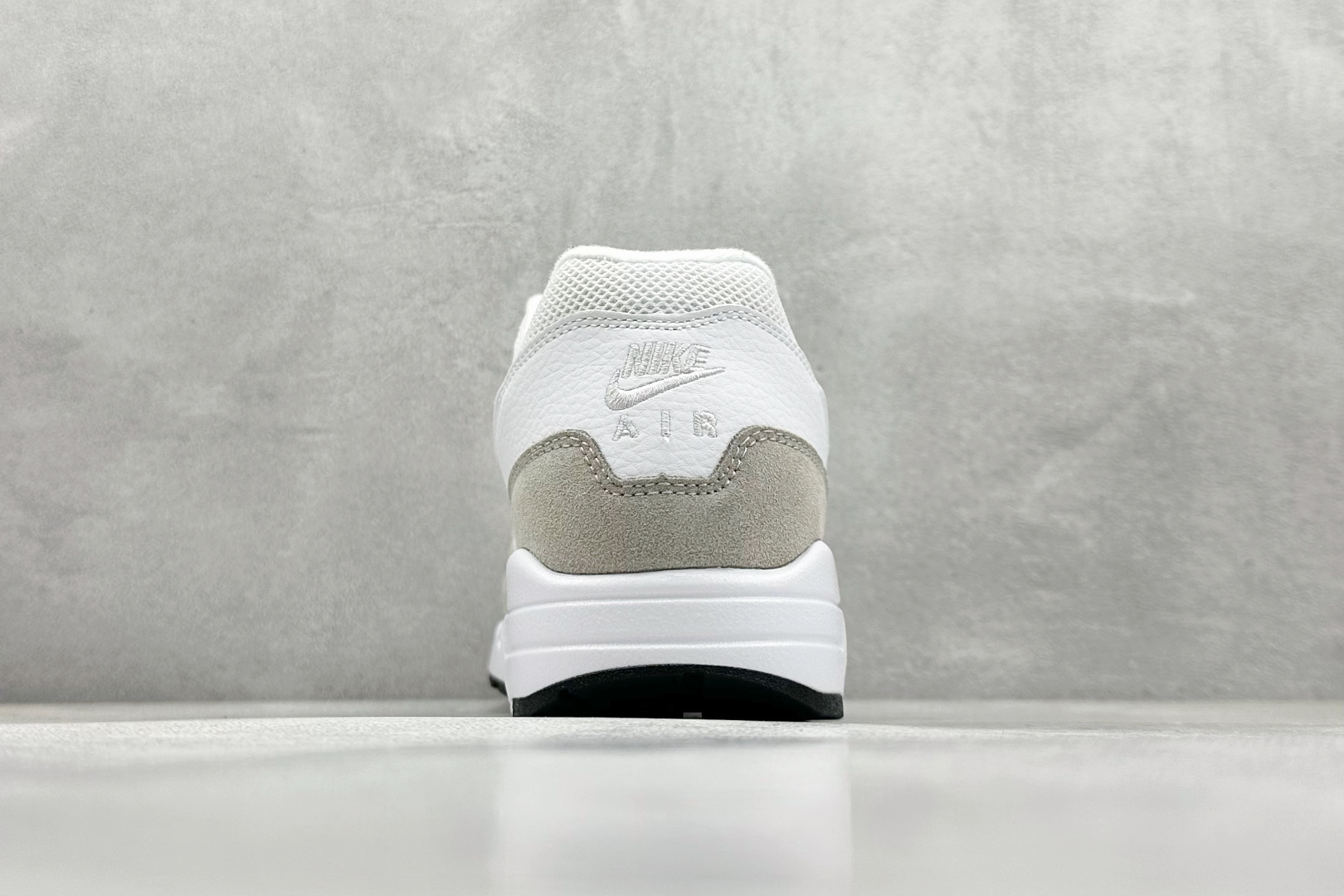  
Nike Air Max 1 White Pure Platinum 灰白
复古休闲跑步鞋 官方同步