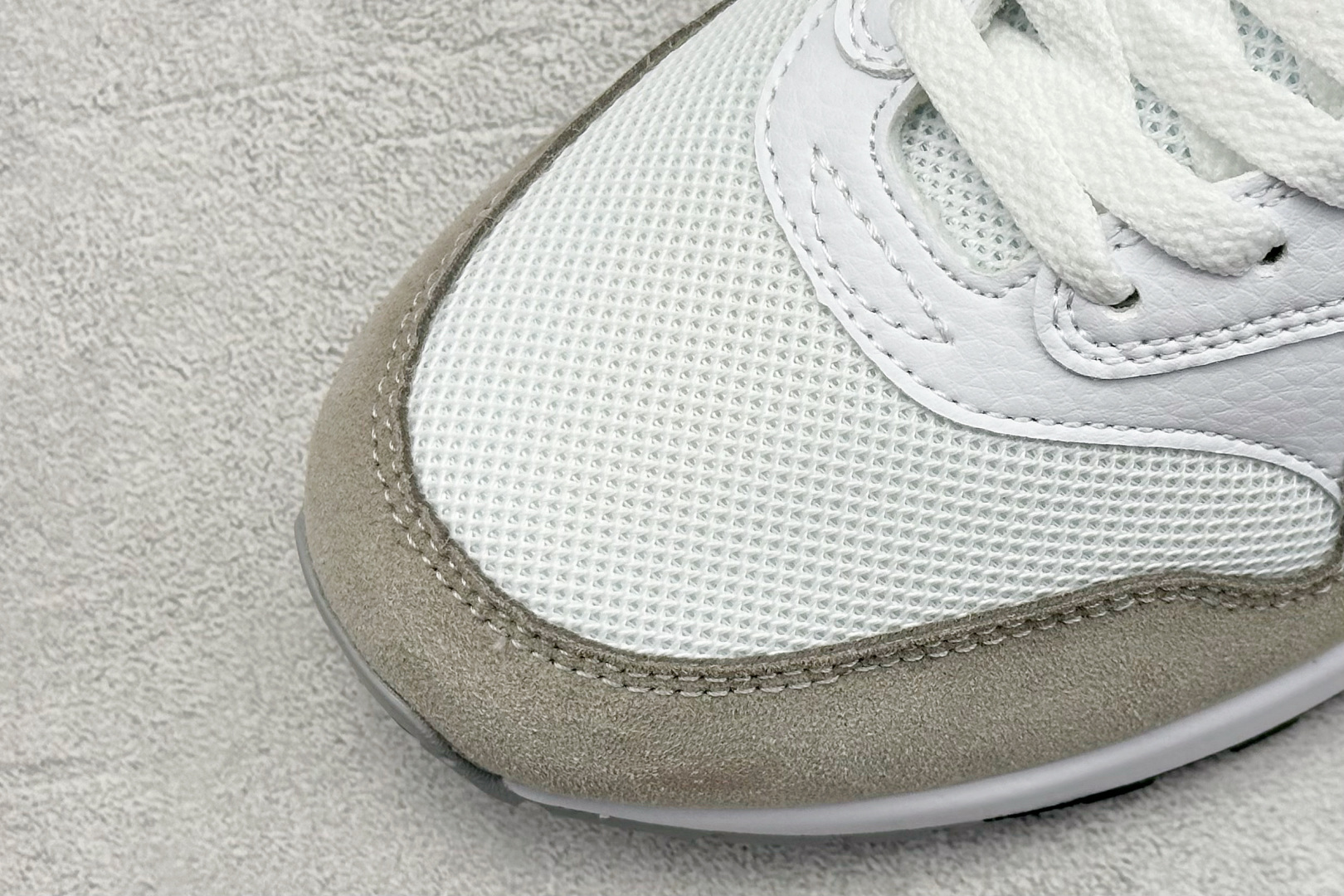  
Nike Air Max 1 White Pure Platinum 灰白
复古休闲跑步鞋 官方同步