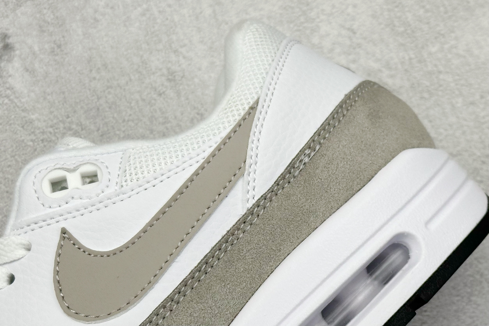  
Nike Air Max 1 White Pure Platinum 灰白
复古休闲跑步鞋 官方同步