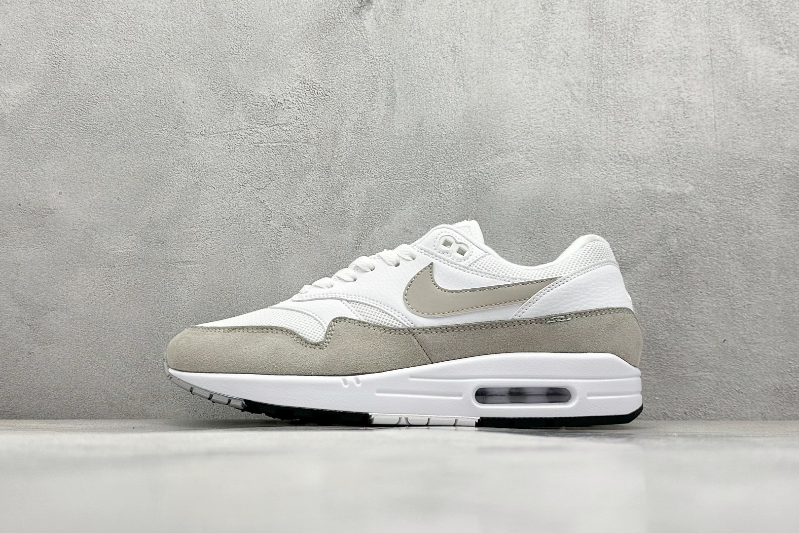  
Nike Air Max 1 White Pure Platinum 灰白
复古休闲跑步鞋 官方同步