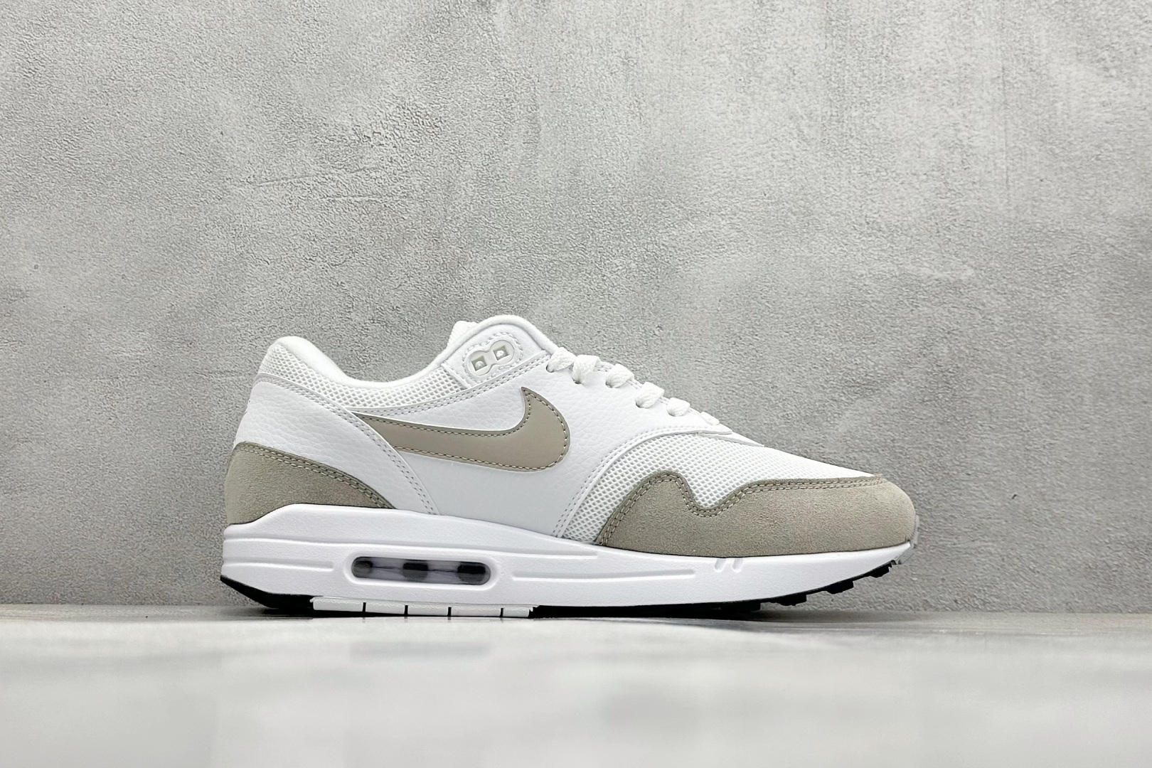  
Nike Air Max 1 White Pure Platinum 灰白
复古休闲跑步鞋 官方同步