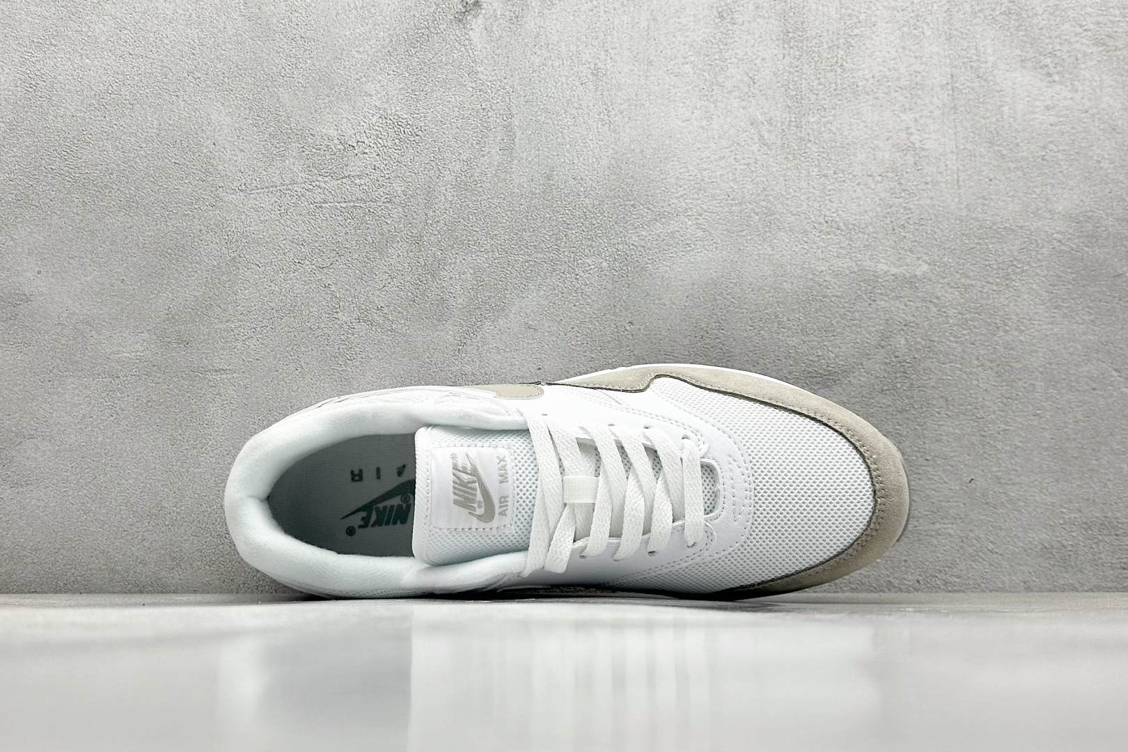  
Nike Air Max 1 White Pure Platinum 灰白
复古休闲跑步鞋 官方同步