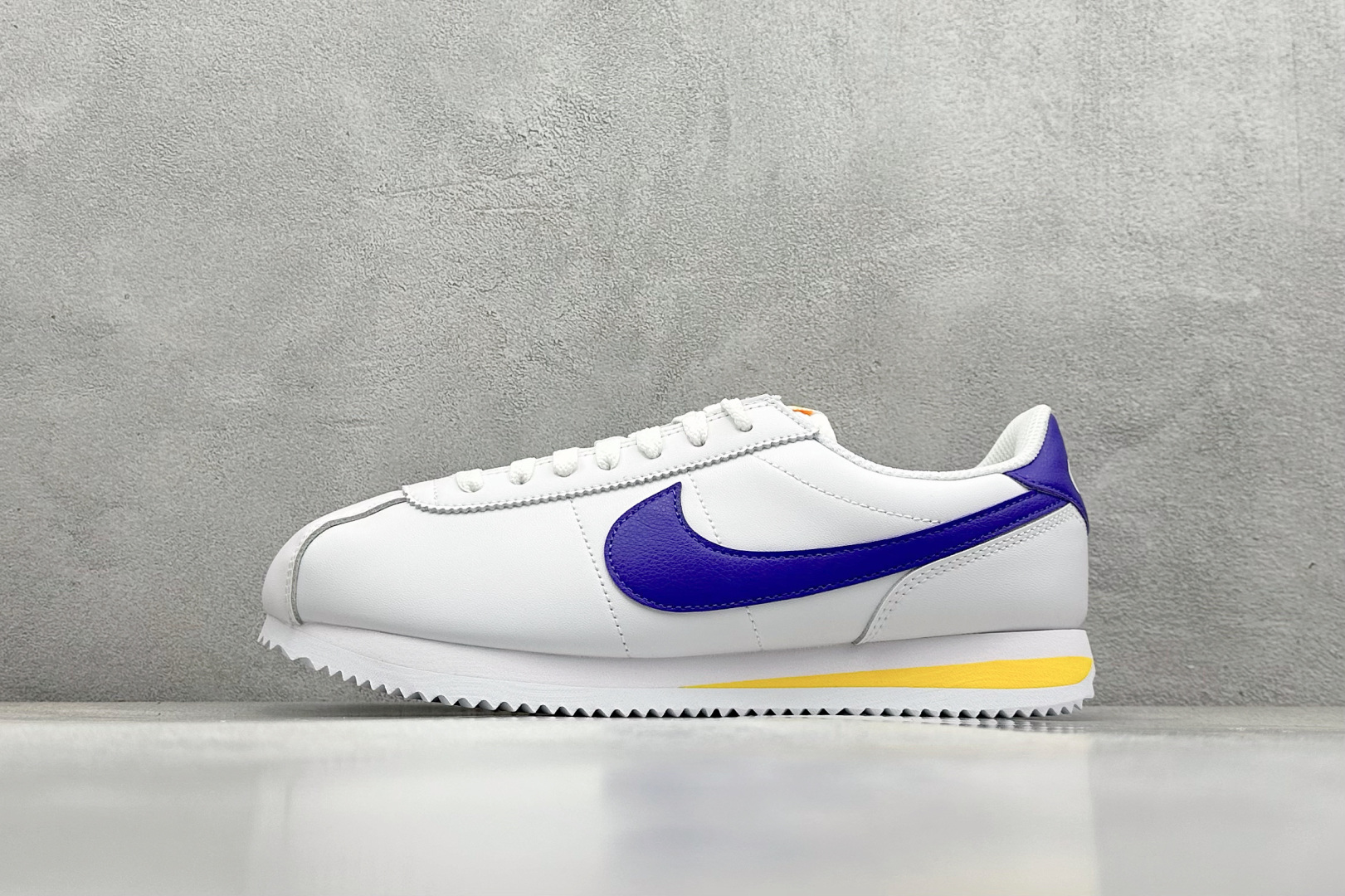 奥莱尾单福利 
Nk Classic Cortez Leather 阿甘复古慢跑鞋
#缓震防滑耐磨同源