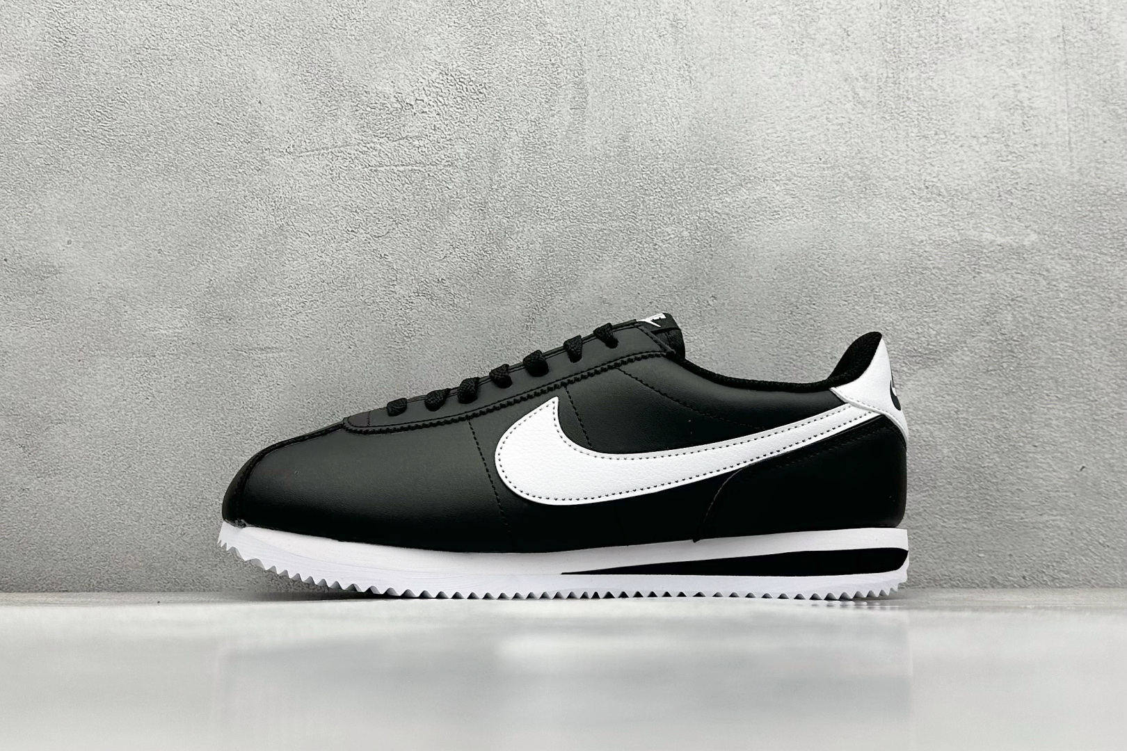奥莱尾单福利 
Nk Classic Cortez Leather 阿甘复古慢跑鞋
#缓震防滑耐磨同源