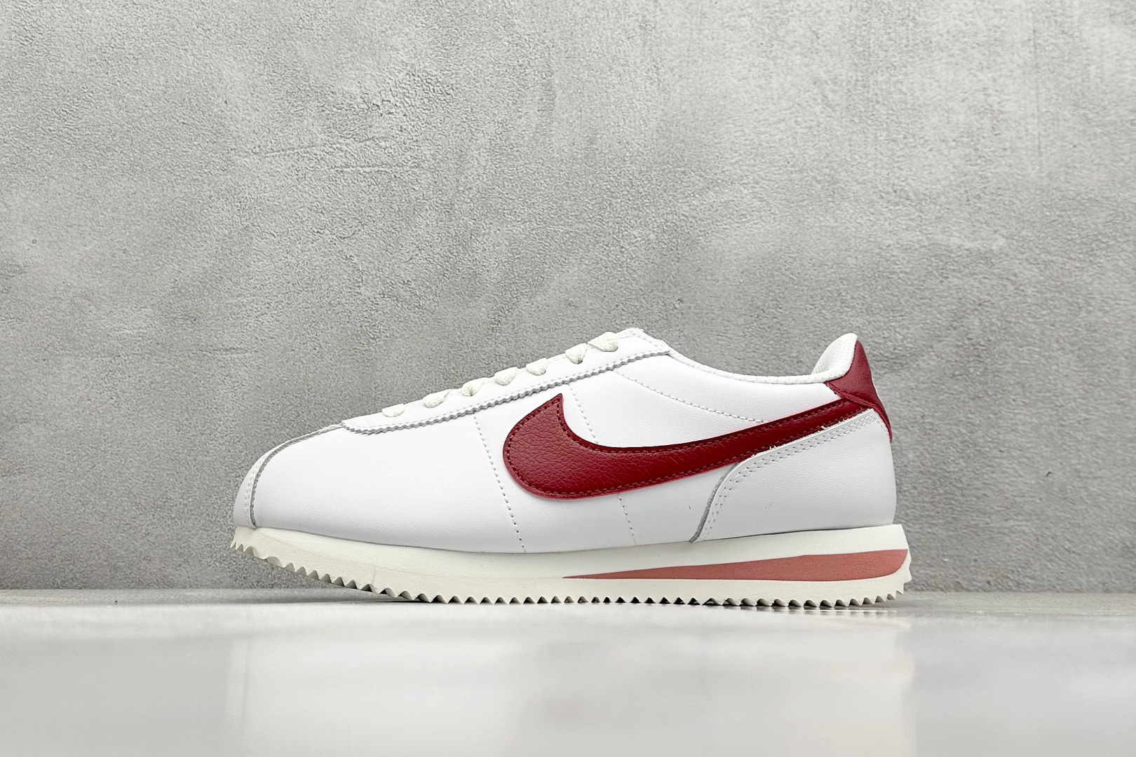 奥莱尾单福利 
Nk Classic Cortez Leather 阿甘复古慢跑鞋
#缓震防滑耐磨同源