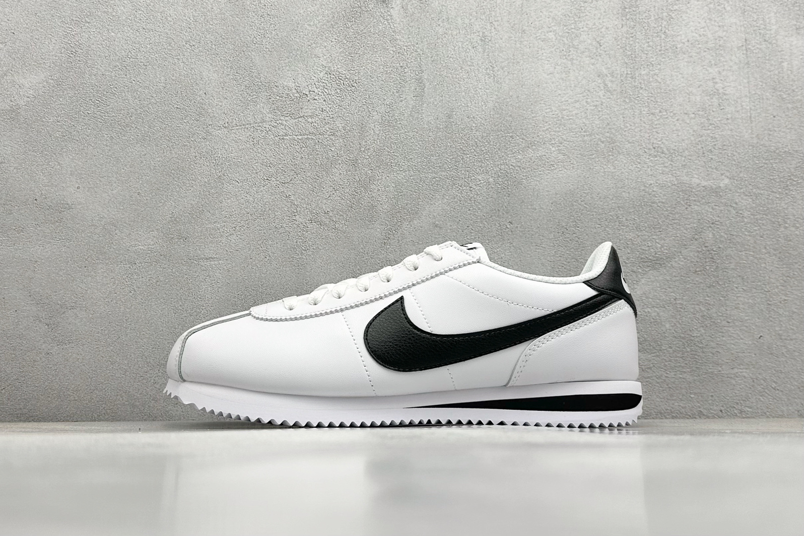 奥莱尾单福利 
Nk Classic Cortez Leather 阿甘复古慢跑鞋
#缓震防滑耐磨同源