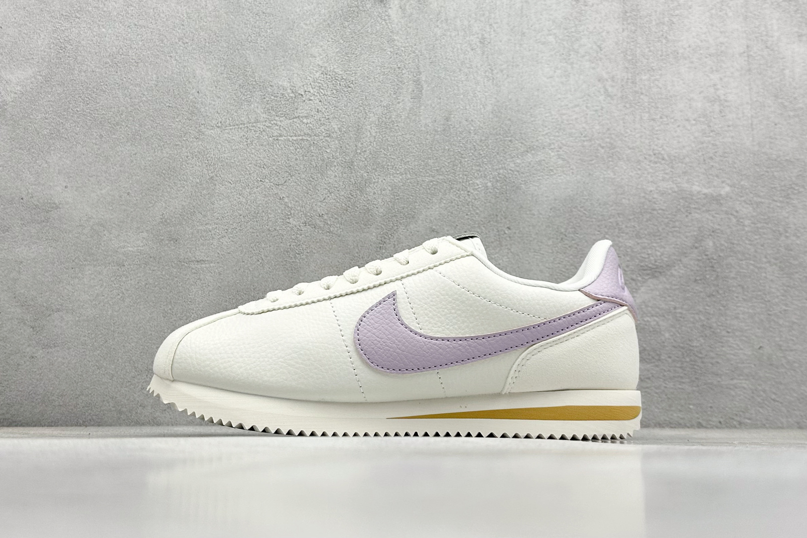 奥莱尾单福利 
Nk Classic Cortez Leather 阿甘复古慢跑鞋
#缓震防滑耐磨同源