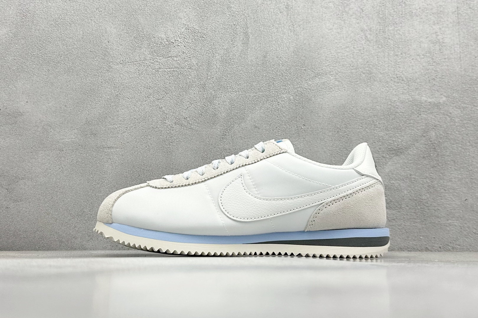奥莱尾单福利 
Nk Classic Cortez Leather 阿甘复古慢跑鞋
#缓震防滑耐磨同源