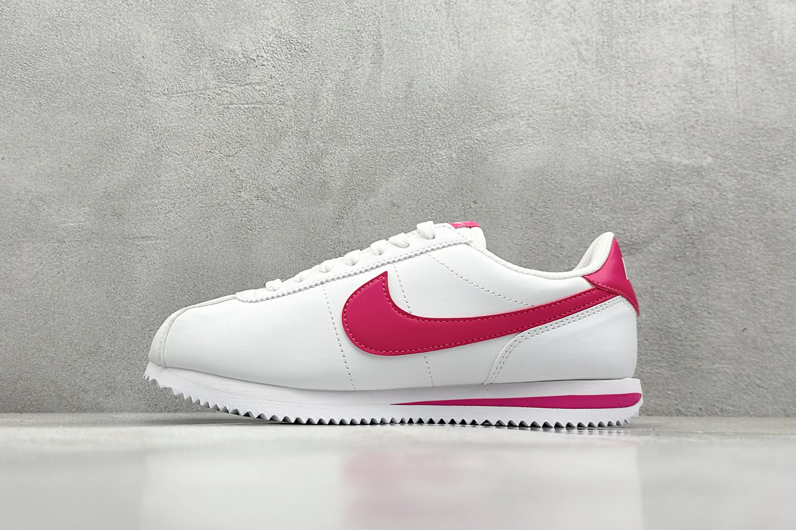奥莱尾单福利 
Nk Classic Cortez Leather 阿甘复古慢跑鞋
#缓震防滑耐磨同源