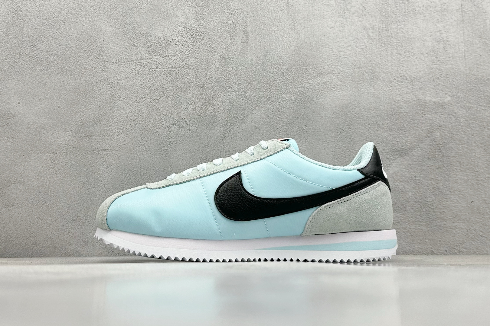 奥莱尾单福利 
Nk Classic Cortez Leather 阿甘复古慢跑鞋
#缓震防滑耐磨同源