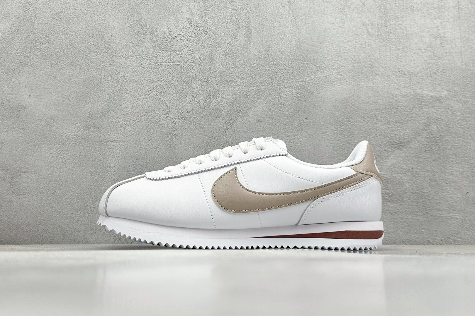 奥莱尾单福利 
Nk Classic Cortez Leather 阿甘复古慢跑鞋
#缓震防滑耐磨同源