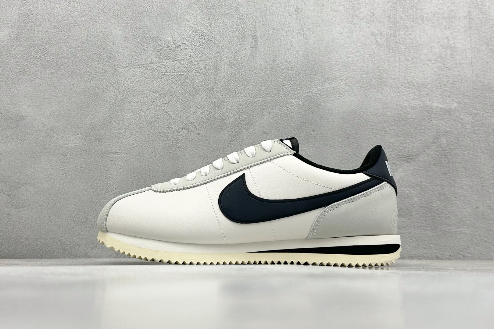 奥莱尾单福利 
Nk Classic Cortez Leather 阿甘复古慢跑鞋
#缓震防滑耐磨同源