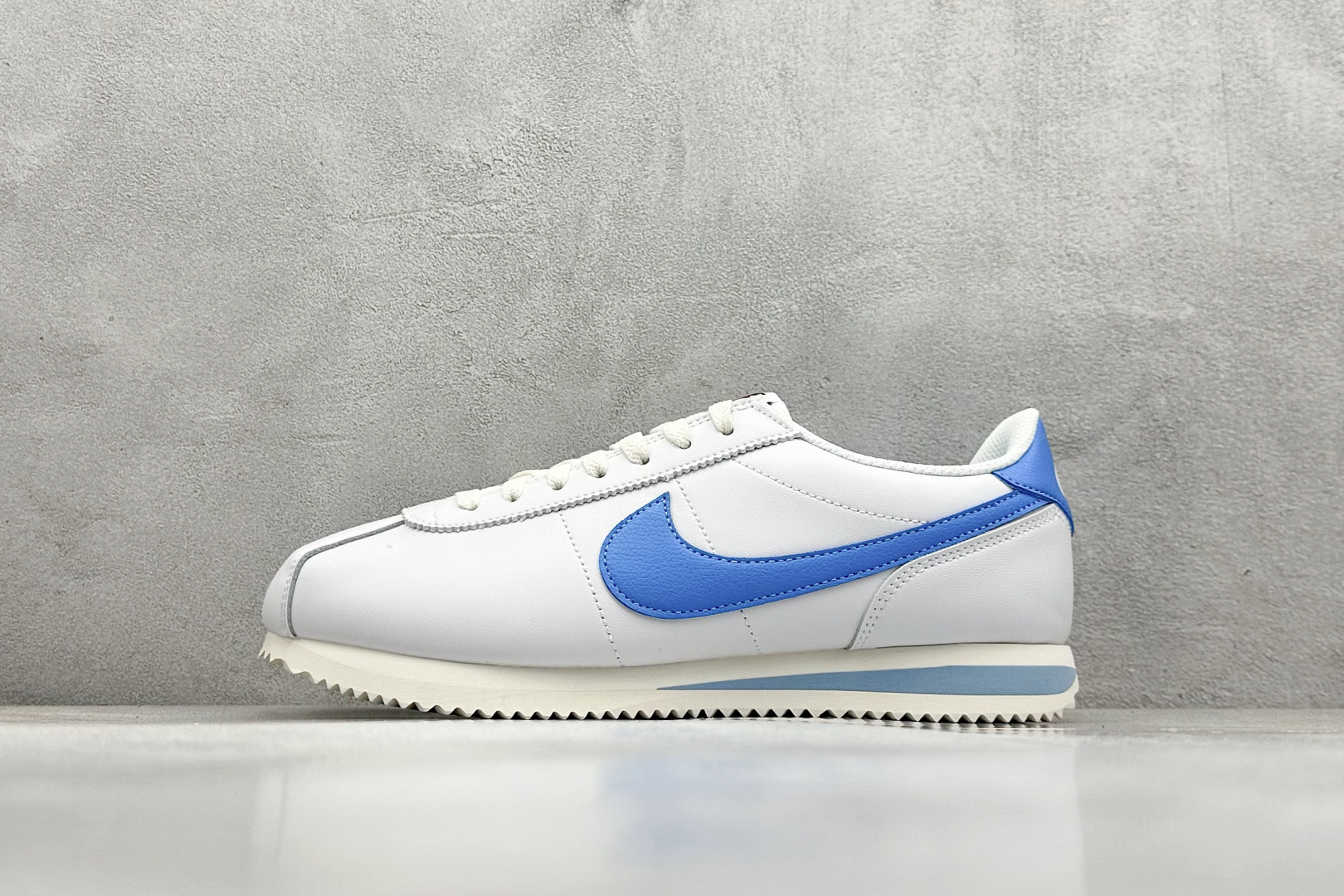奥莱尾单福利 
Nk Classic Cortez Leather 阿甘复古慢跑鞋
#缓震防滑耐磨同源