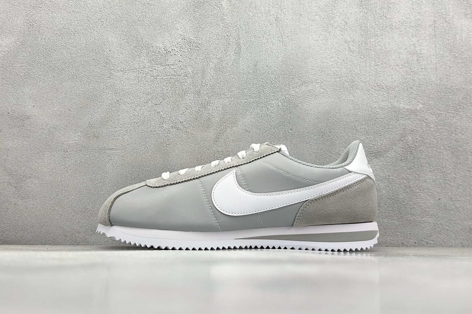 奥莱尾单福利 
Nk Classic Cortez Leather 阿甘复古慢跑鞋
#缓震防滑耐磨同源