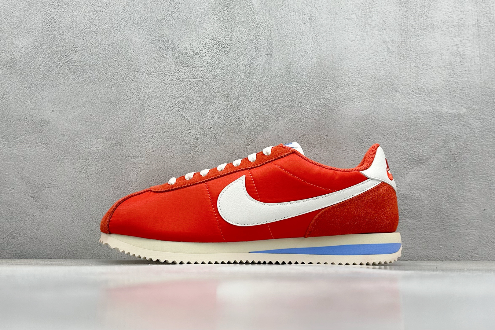 奥莱尾单福利 
Nk Classic Cortez Leather 阿甘复古慢跑鞋
#缓震防滑耐磨同源