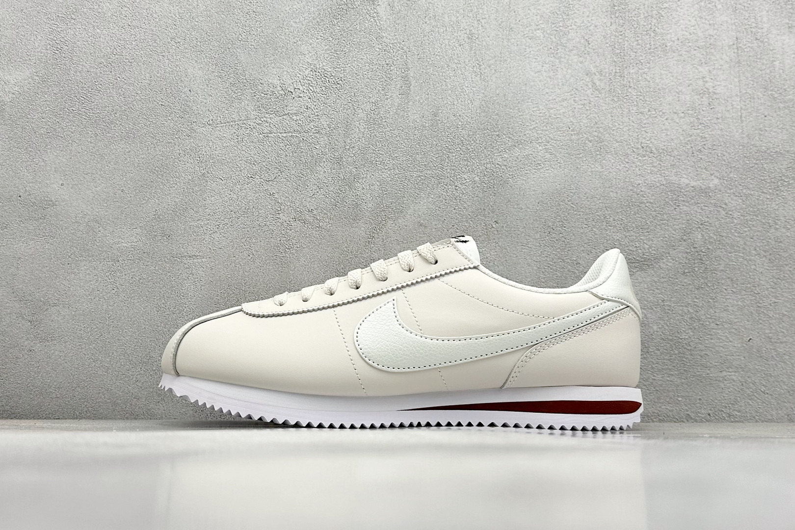 奥莱尾单福利 
Nk Classic Cortez Leather 阿甘复古慢跑鞋
#缓震防滑耐磨同源
