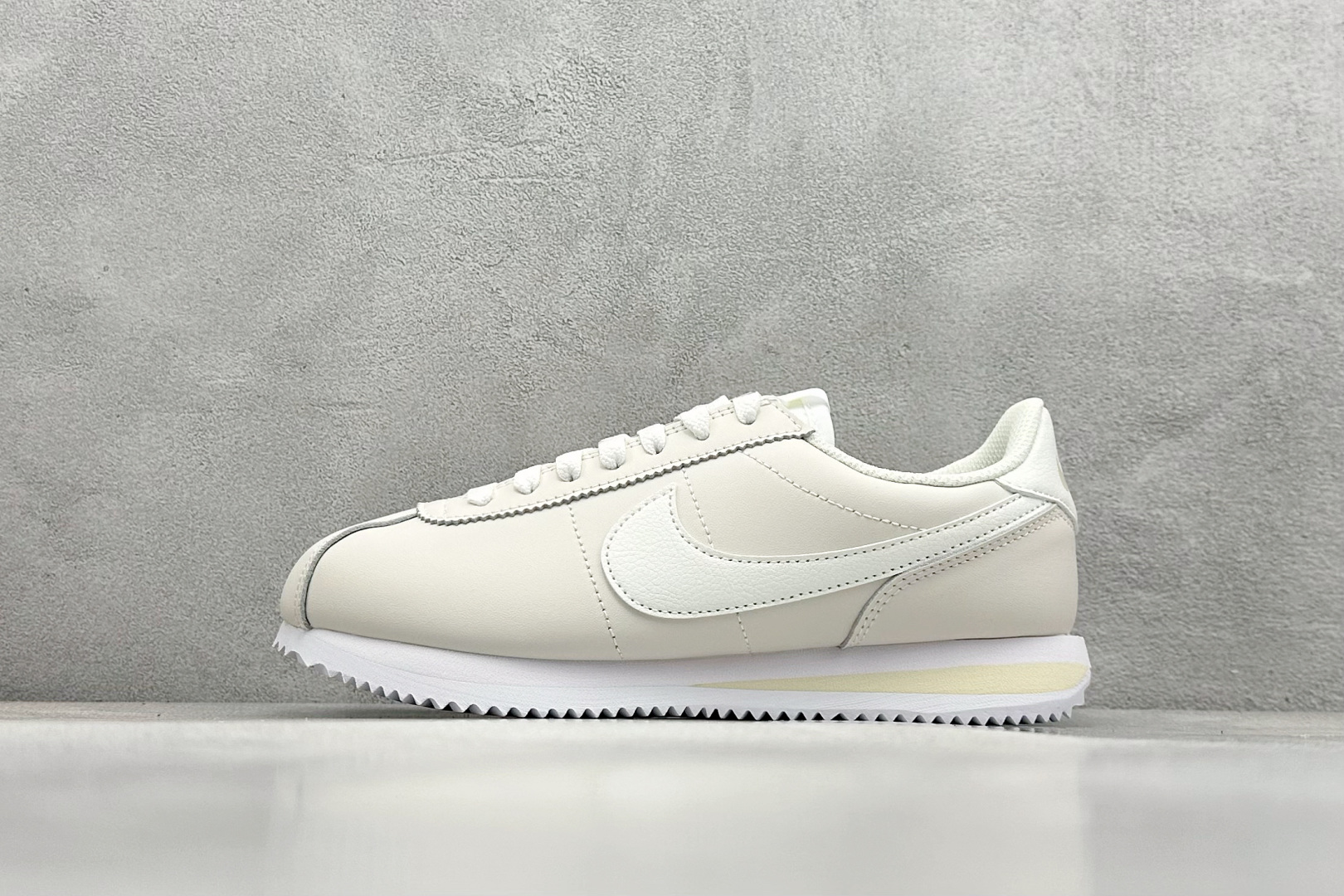 奥莱尾单福利 
Nk Classic Cortez Leather 阿甘复古慢跑鞋
#缓震防滑耐磨同源