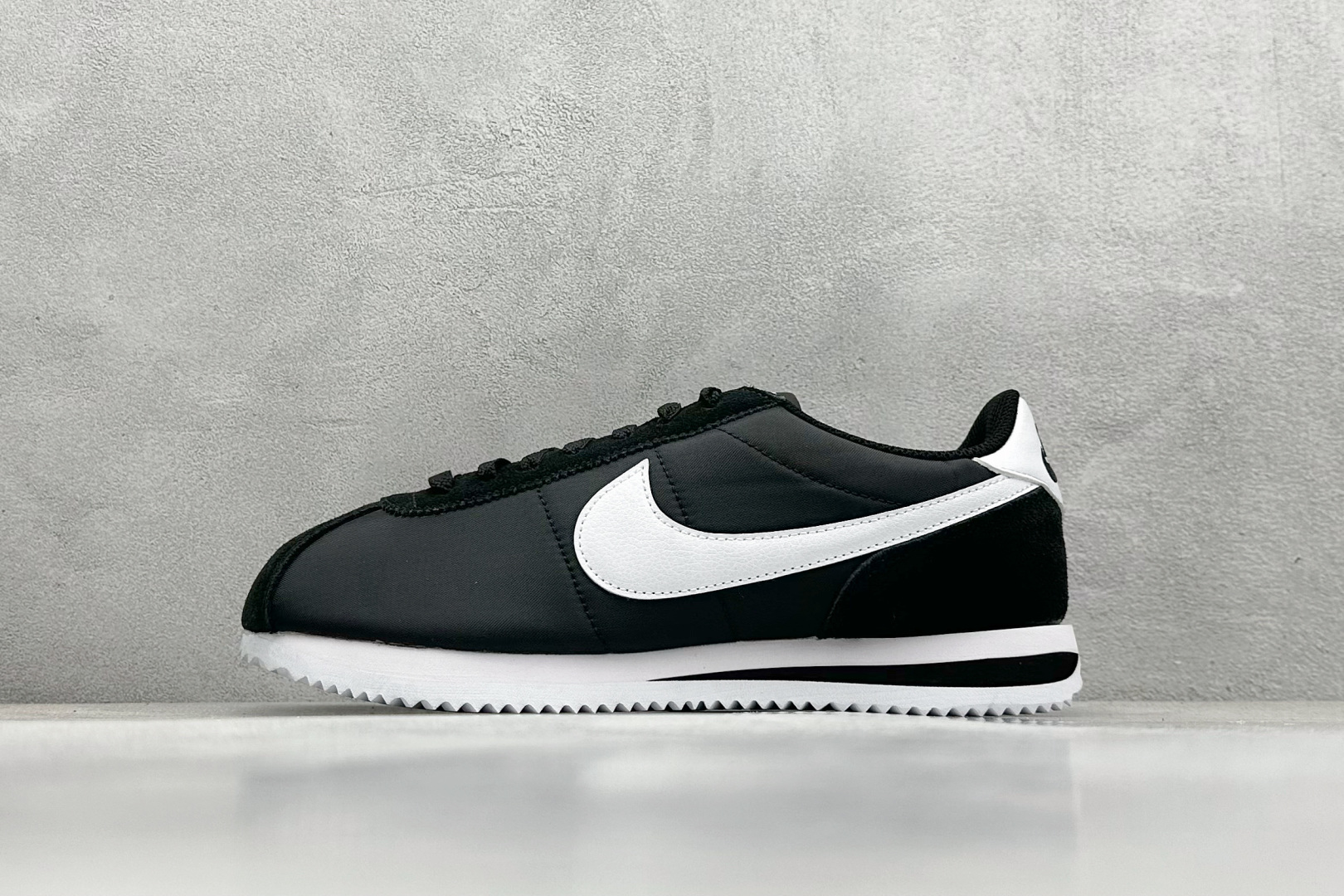 奥莱尾单福利 
Nk Classic Cortez Leather 阿甘复古慢跑鞋
#缓震防滑耐磨同源