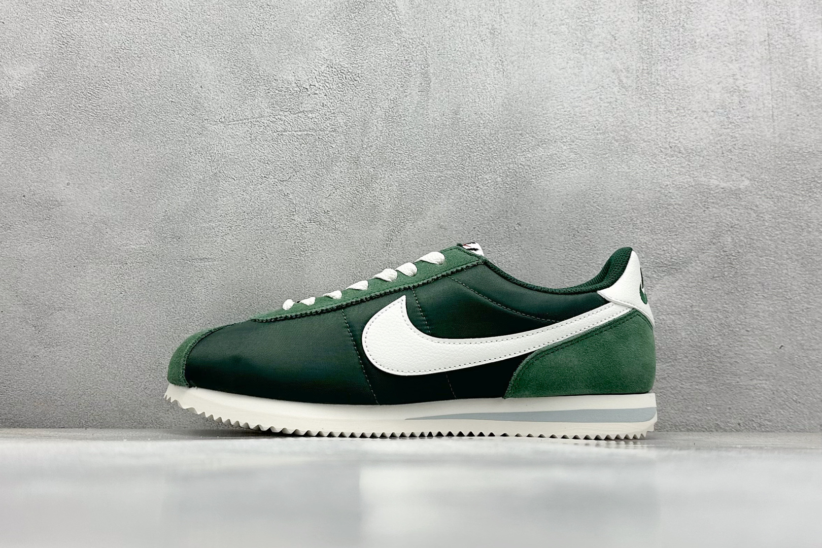 奥莱尾单福利 
Nk Classic Cortez Leather 阿甘复古慢跑鞋
#缓震防滑耐磨同源
