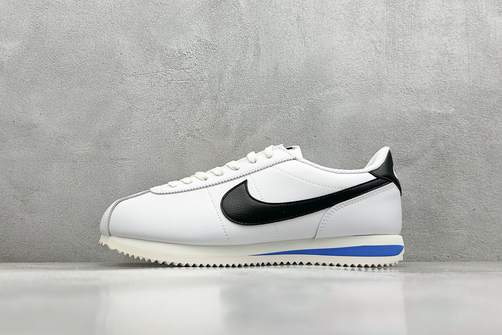 奥莱尾单福利 
Nk Classic Cortez Leather 阿甘复古慢跑鞋
#缓震防滑耐磨同源