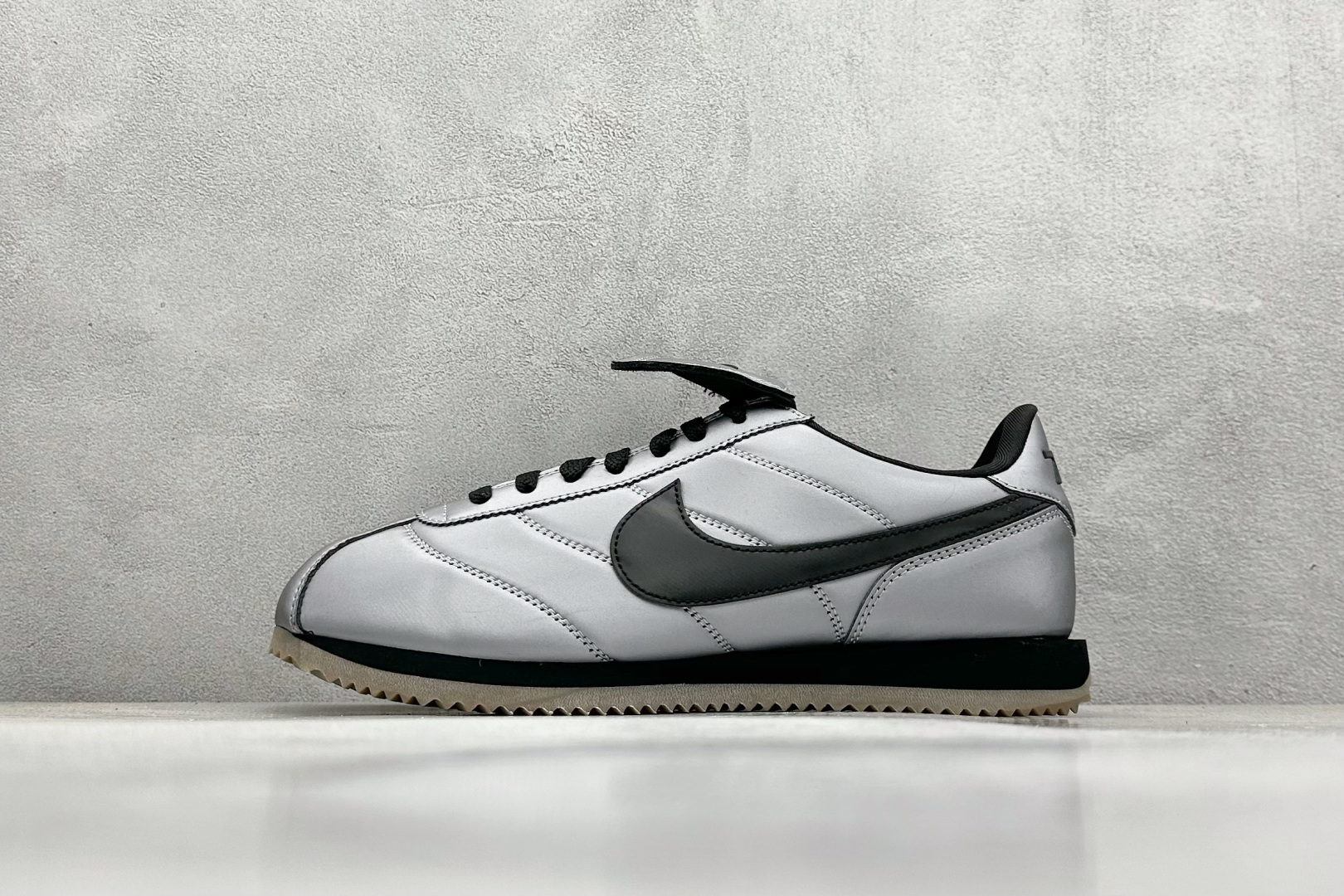 奥莱尾单福利 
Nk Classic Cortez Leather 阿甘复古慢跑鞋
#缓震防滑耐磨同源