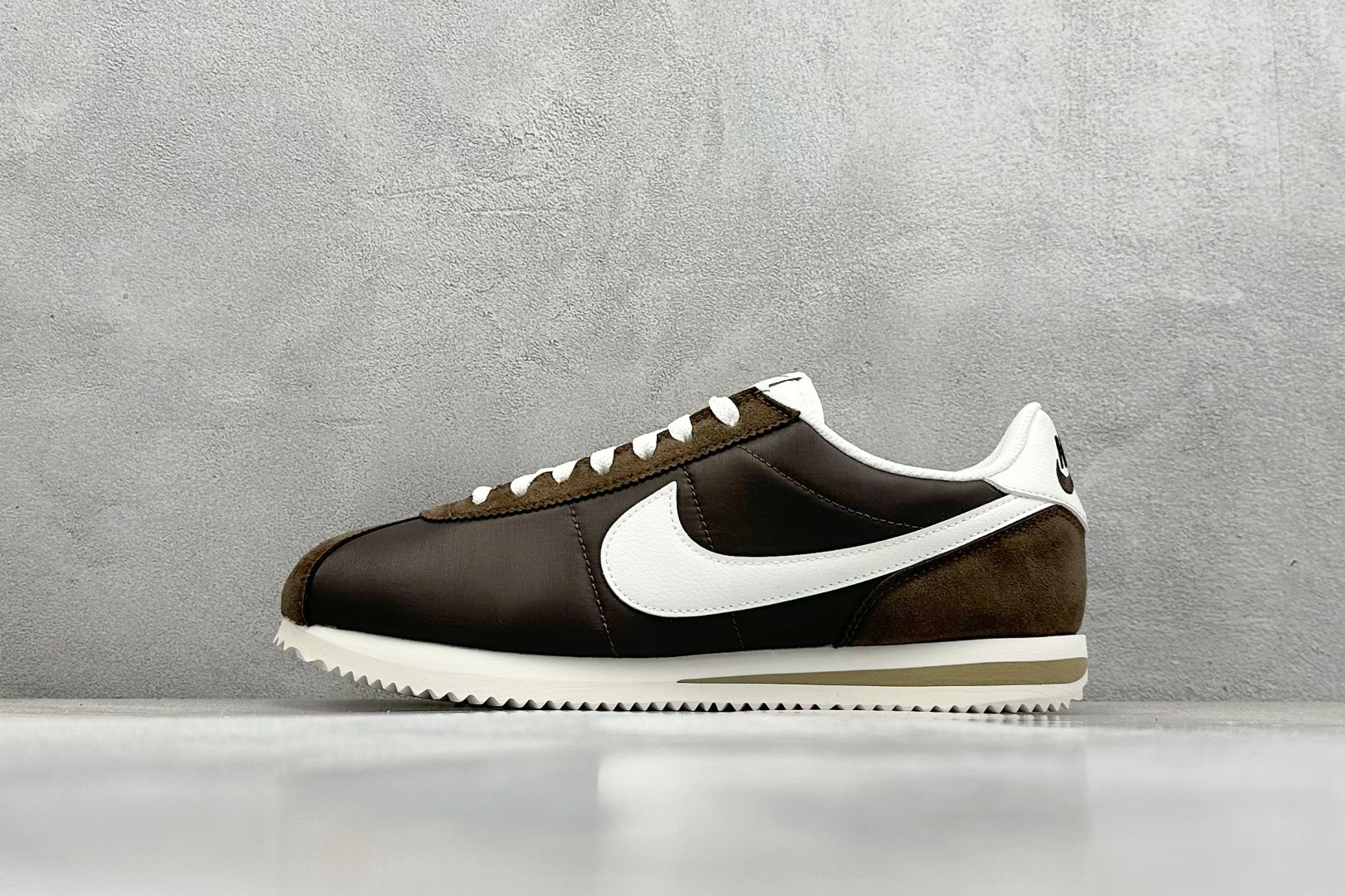奥莱尾单福利 
Nk Classic Cortez Leather 阿甘复古慢跑鞋
#缓震防滑耐磨同源