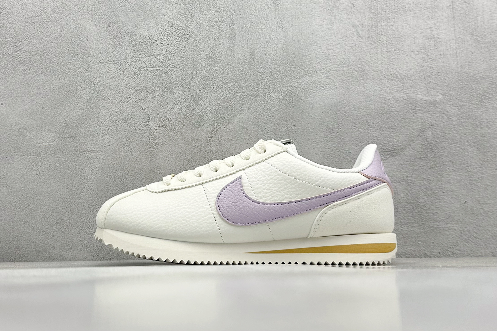 奥莱尾单福利 
Nk Classic Cortez Leather 阿甘复古慢跑鞋
#缓震防滑耐磨同源