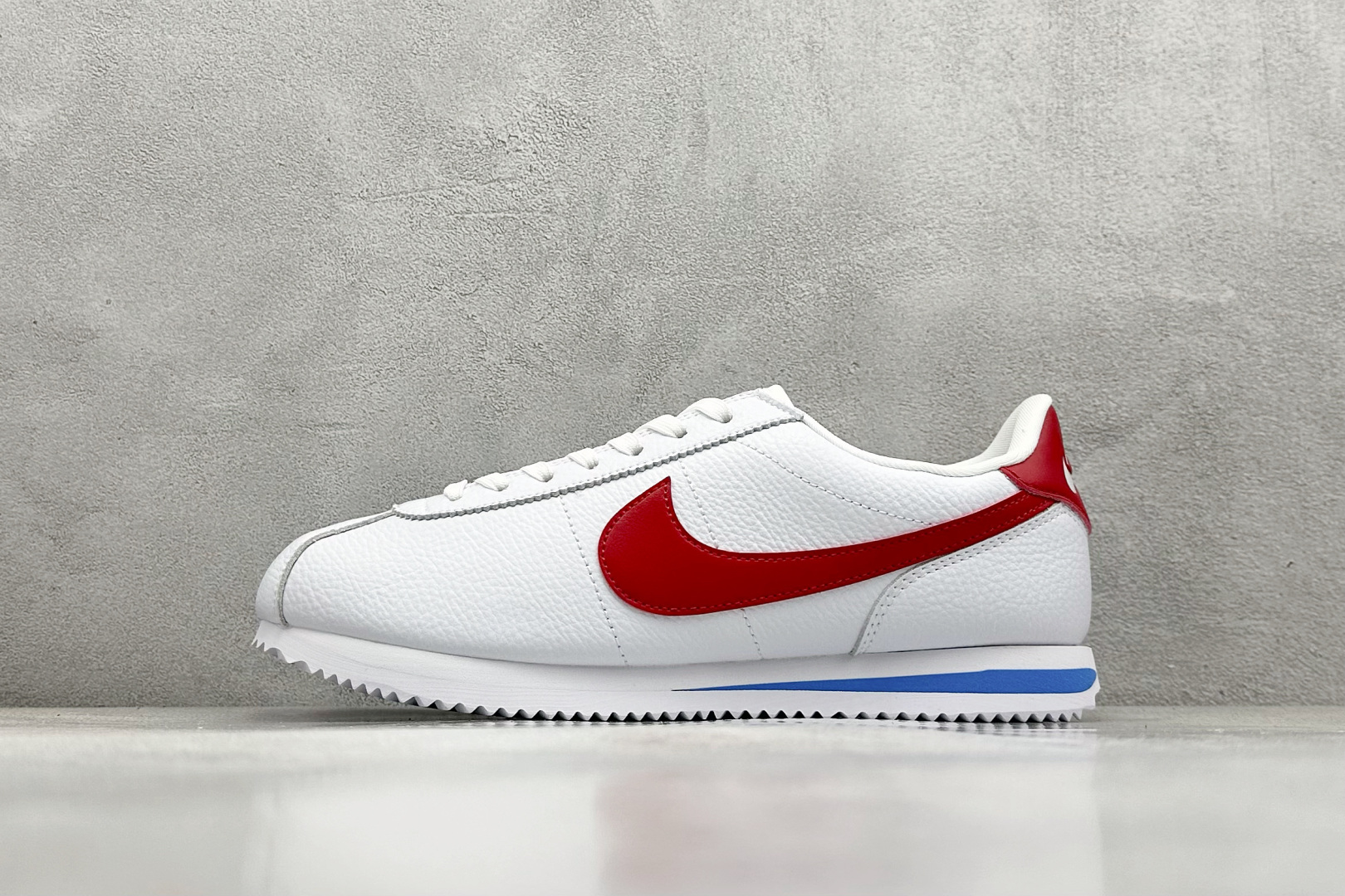 奥莱尾单福利 
Nk Classic Cortez Leather 阿甘复古慢跑鞋
#缓震防滑耐磨同源