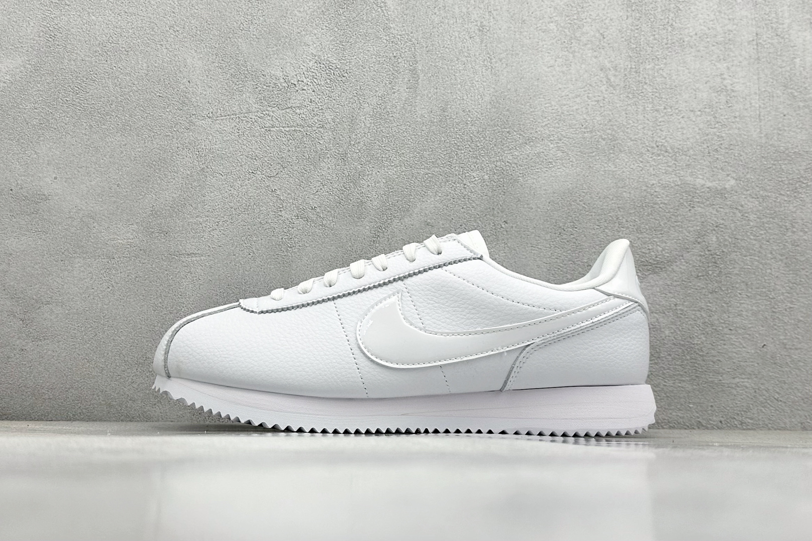 奥莱尾单福利 
Nk Classic Cortez Leather 阿甘复古慢跑鞋
#缓震防滑耐磨同源