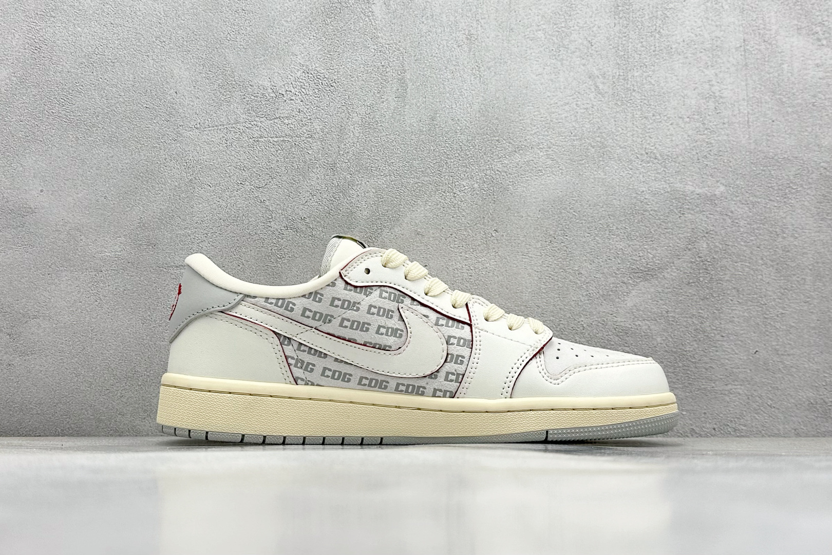 终端放店
XC版 Fragment x Travis Scott x 北面
Air Jordan 1
