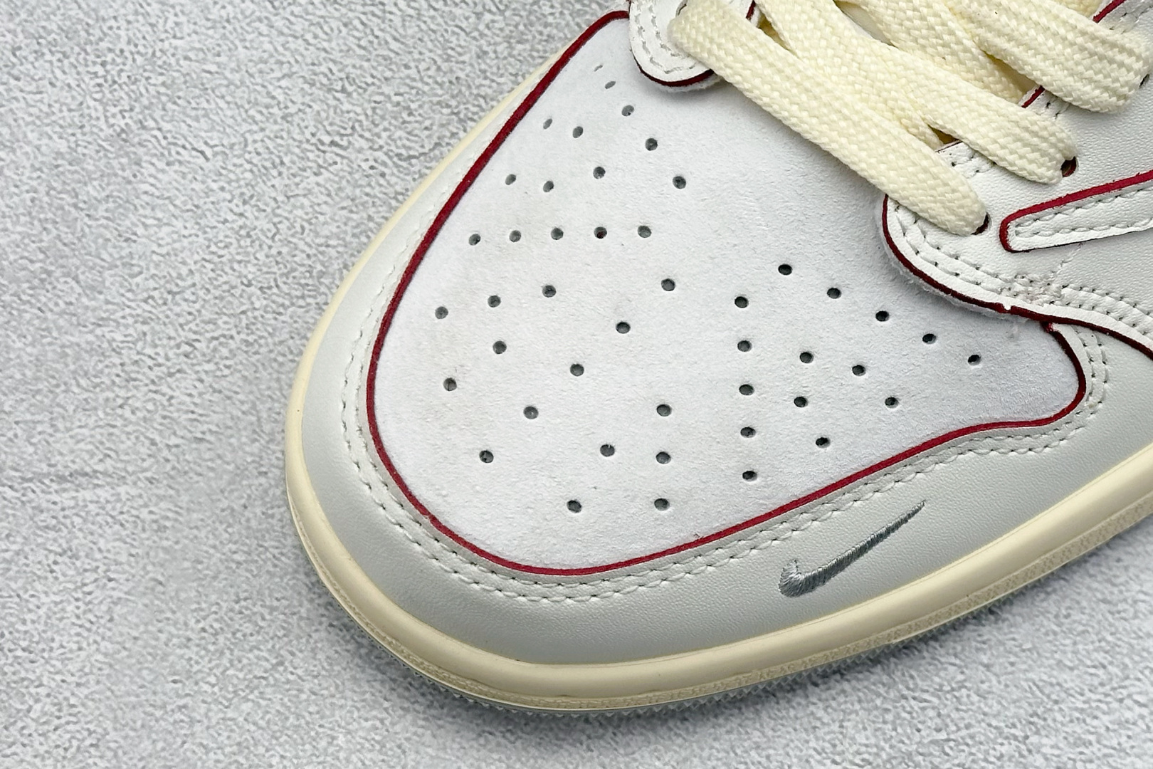 终端放店
XC版 Fragment x Travis Scott x 北面
Air Jordan 1