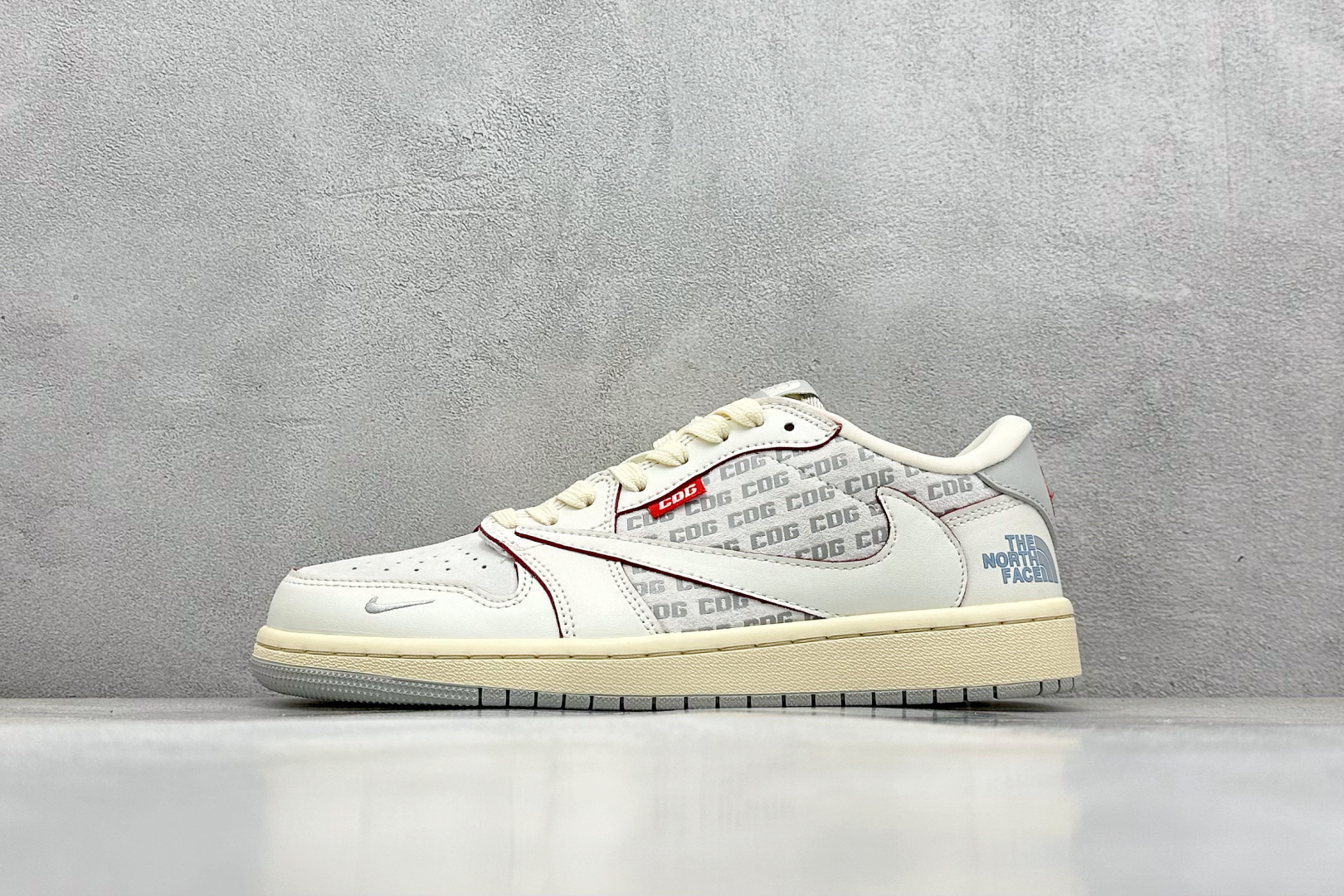 终端放店
XC版 Fragment x Travis Scott x 北面
Air Jordan 1