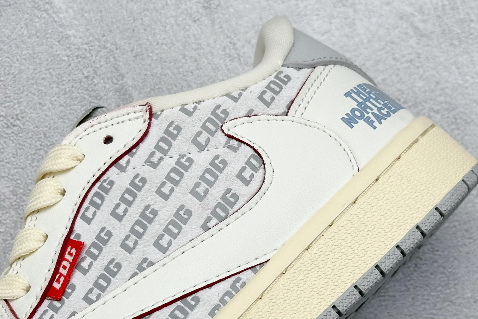 终端放店
XC版 Fragment x Travis Scott x 北面
Air Jordan 1