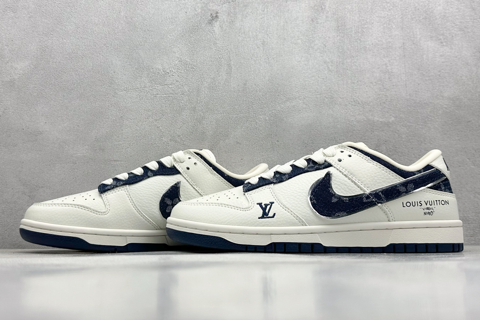  终端放店
XC版 Nike SB Dunk Low x Louis Vuitton 白牛仔蓝
纯原大厂