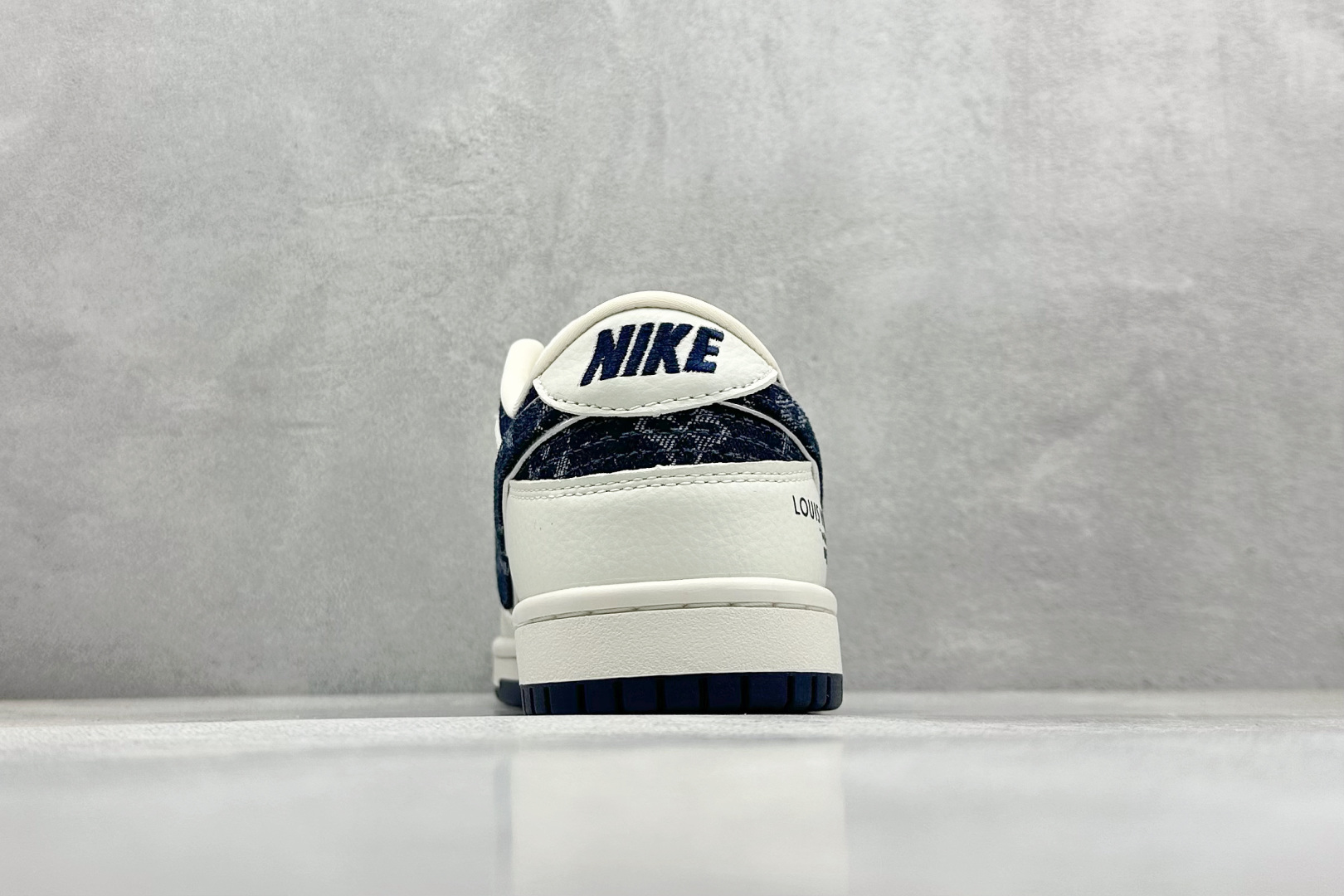  终端放店
XC版 Nike SB Dunk Low x Louis Vuitton 白牛仔蓝
纯原大厂