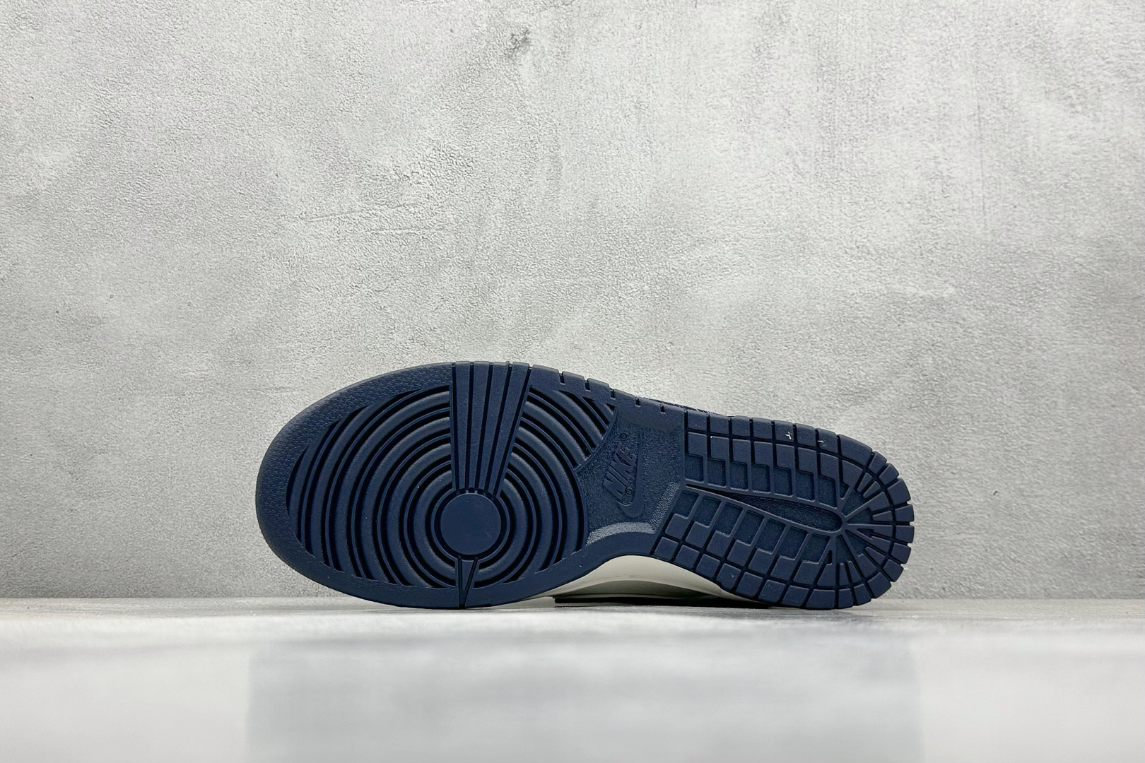  终端放店
XC版 Nike SB Dunk Low x Louis Vuitton 白牛仔蓝
纯原大厂