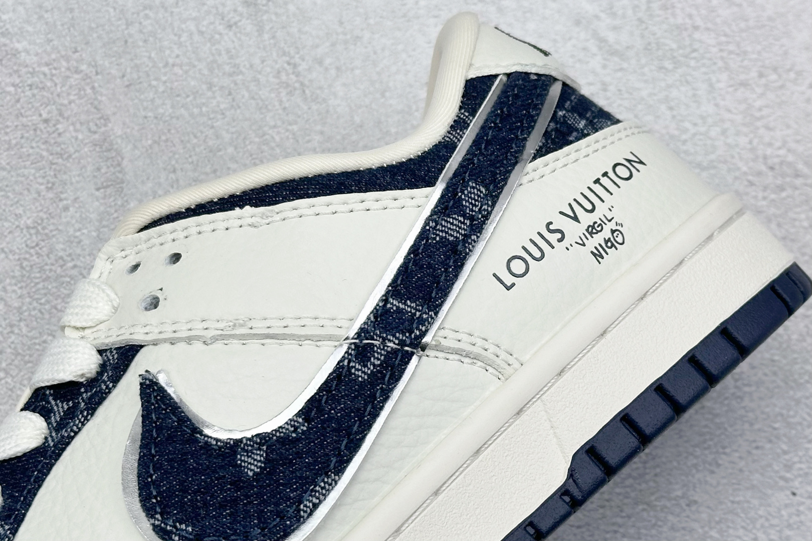  终端放店
XC版 Nike SB Dunk Low x Louis Vuitton 白牛仔蓝
纯原大厂