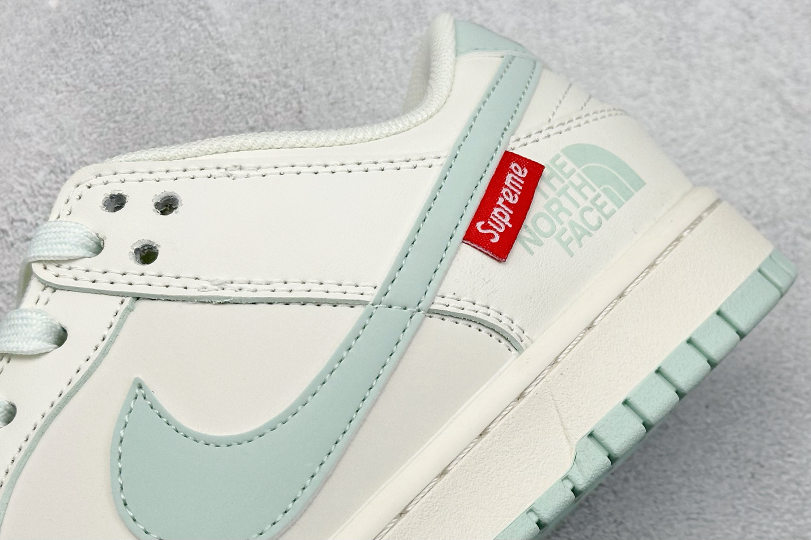  终端放店
XC版 Nk SB Dunk Low 北面Supreme联名-竹篁绿 周年高端定制 低帮休闲