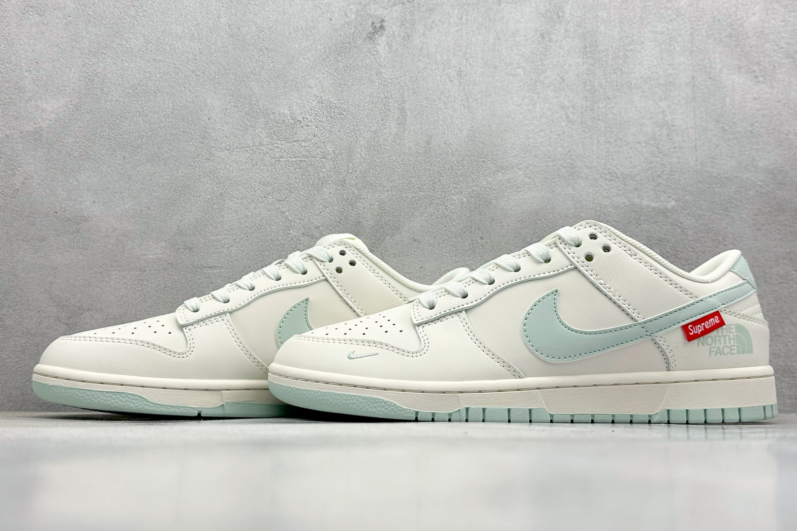  终端放店
XC版 Nk SB Dunk Low 北面Supreme联名-竹篁绿 周年高端定制 低帮休闲