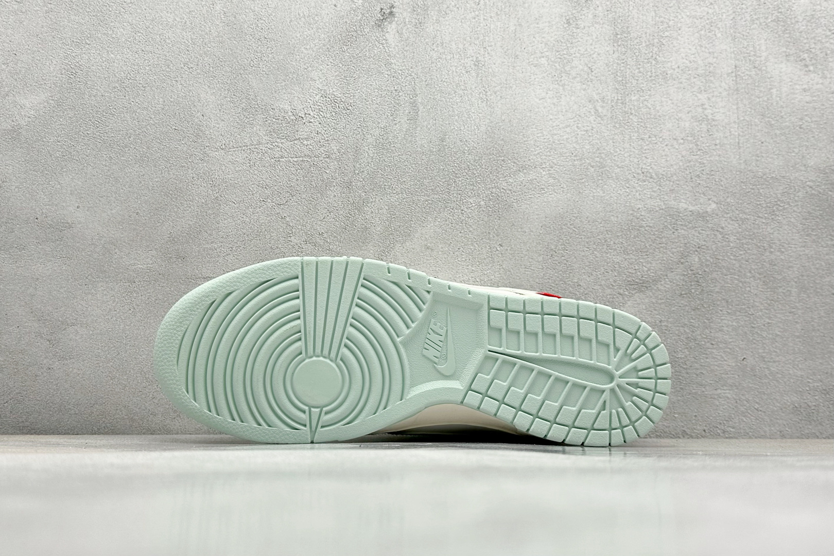  终端放店
XC版 Nk SB Dunk Low 北面Supreme联名-竹篁绿 周年高端定制 低帮休闲