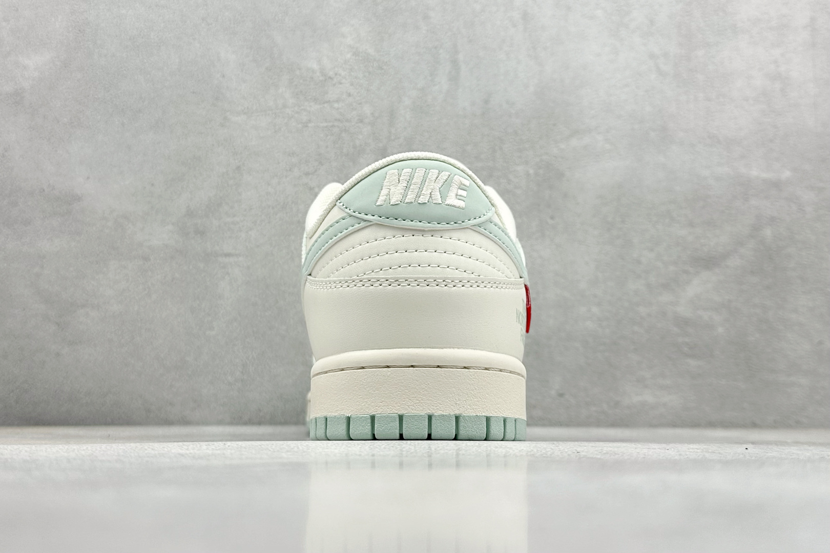  终端放店
XC版 Nk SB Dunk Low 北面Supreme联名-竹篁绿 周年高端定制 低帮休闲