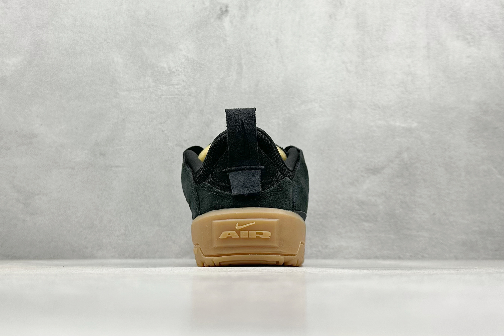  终端放店
FS版 Nike SB Day One 
此款以简约大方的造型设计，给人以随性休闲的时尚格调