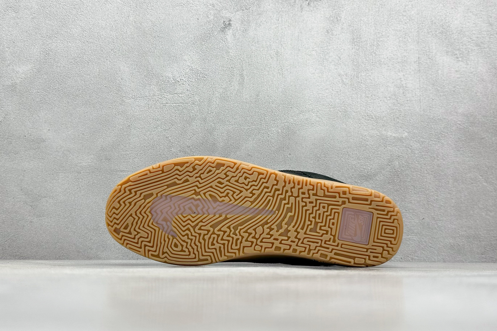  终端放店
FS版 Nike SB Day One 
此款以简约大方的造型设计，给人以随性休闲的时尚格调