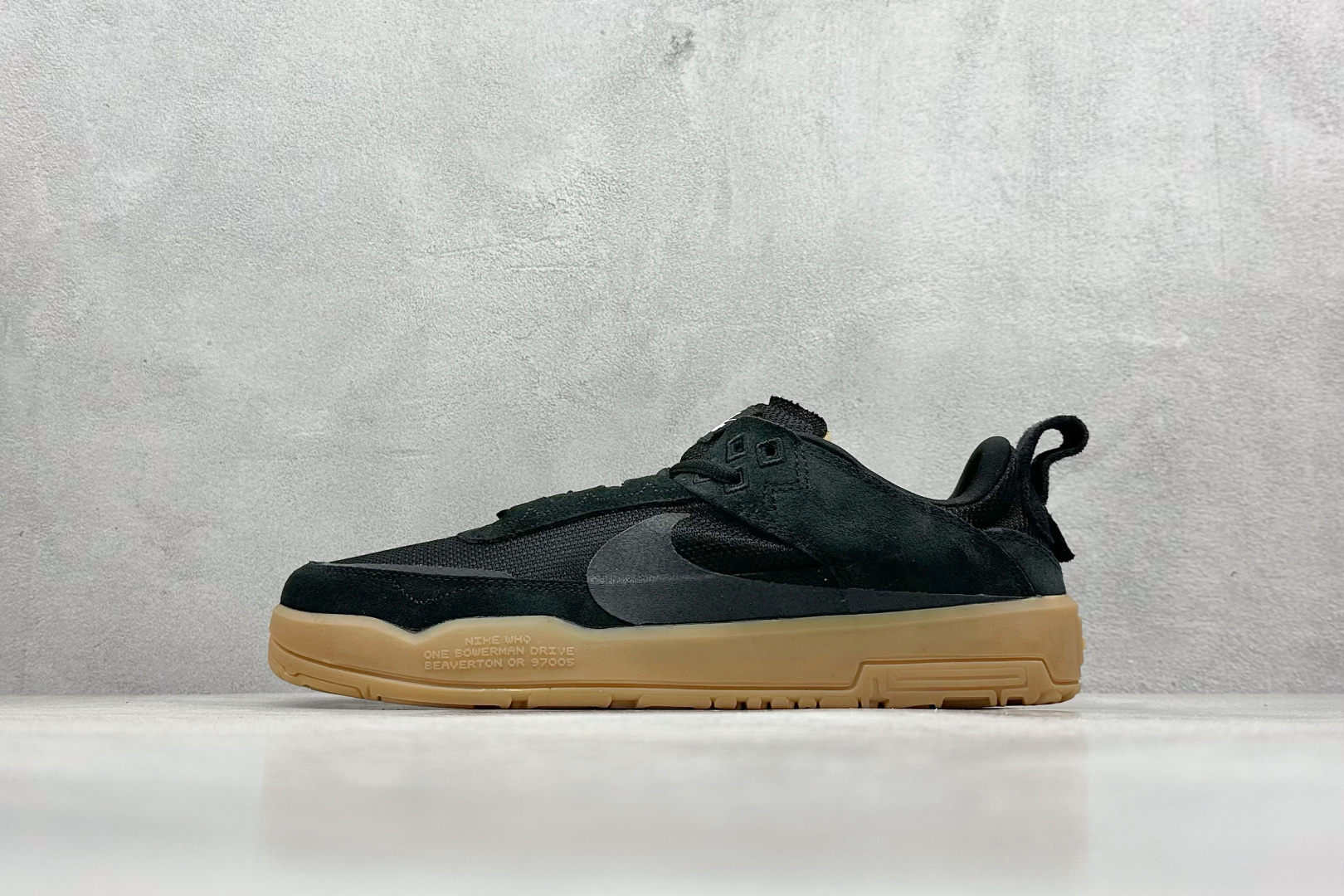  终端放店
FS版 Nike SB Day One 
此款以简约大方的造型设计，给人以随性休闲的时尚格调